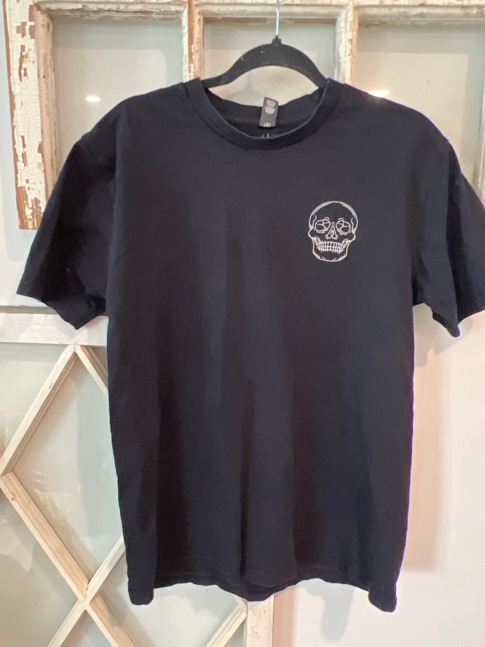 RSQ size medium tee t-shirt with skulls